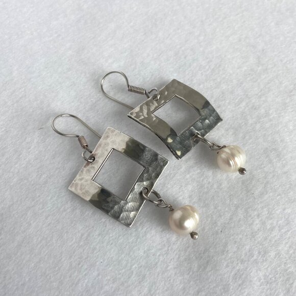 Sterling Silver 925 Square Hammered Baroque Pearl Dangle Drop Earrings - Picture 8 of 16